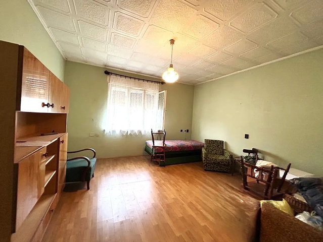 Eladó családi ház, Szárföldön 28.3 M Ft, 2 szobás