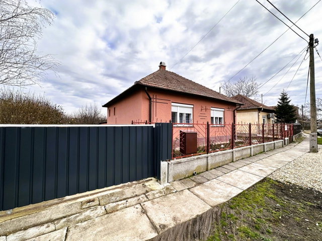 Eladó családi ház, Sarkadon 22.5 M Ft, 3 szobás