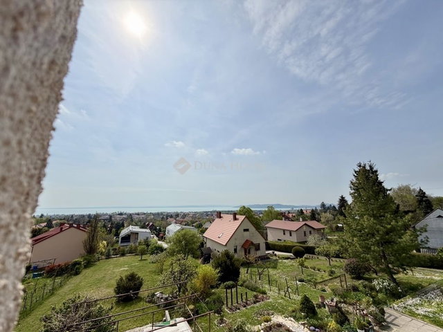 Eladó téglalakás, Balatonfüreden 72.9 M Ft, 3 szobás