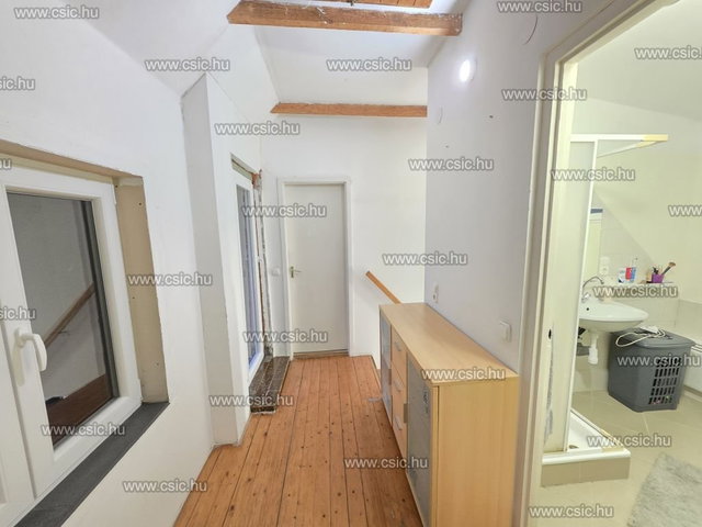 Eladó családi ház, Szentendrén 99.9 M Ft, 4 szobás