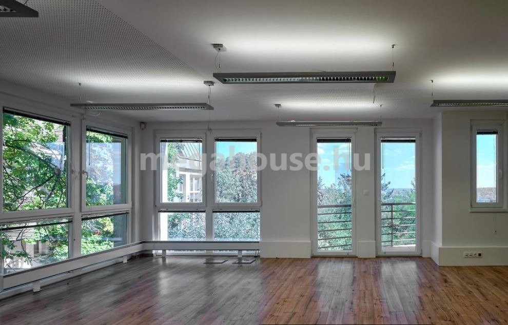 1878m² · 12.810.000 ft