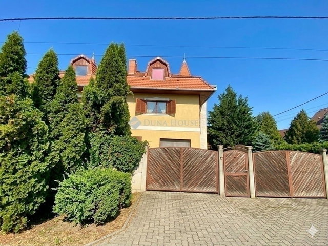 Eladó ikerház, Budapesten, XVI. kerületben 199 M Ft, 7 szobás