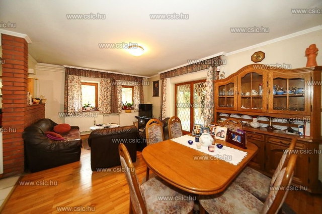 Eladó családi ház, Szentendrén 144 M Ft, 6 szobás