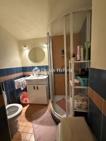 Eladó téglalakás, Budapesten, VI. kerületben 69 M Ft, 1 szobás
