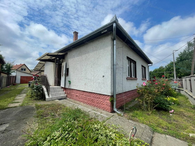 Eladó családi ház, Szolnokon 55 M Ft, 5 szobás