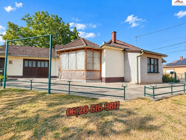 Eladó családi ház, Dunaújvárosban 79.99 M Ft, 3 szobás