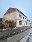 Eladó családi ház, Pécsett 53.5 M Ft, 8 szobás