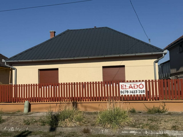 Eladó családi ház, Tápiószentmártonon, Kossuth Lajos úton