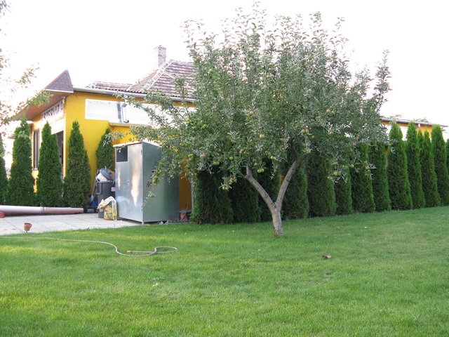 Eladó családi ház, Tatán 180 M Ft, 3 szobás