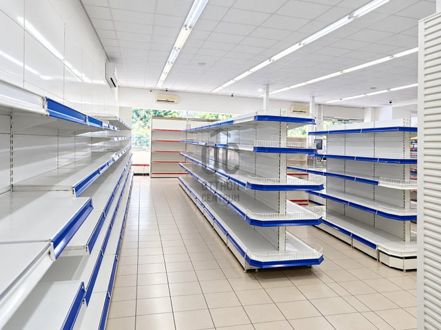 Kiadó ipari ingatlan, Debrecenben 1300 E Ft / hó