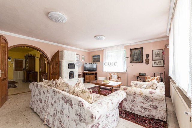 Eladó családi ház, Felcsúton 219 M Ft, 8 szobás