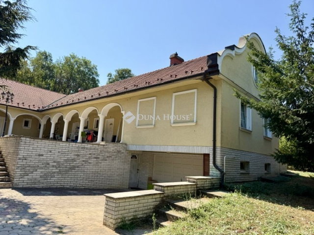 Eladó családi ház, Törökbálinton 340 M Ft, 9 szobás