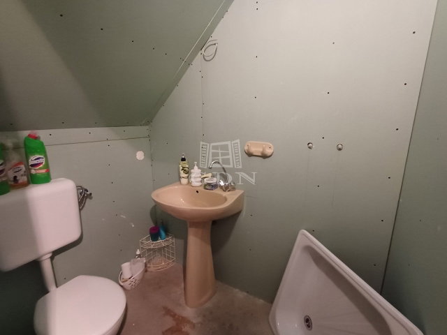 Eladó nyaraló, Baján 11 M Ft, 2 szobás / költözzbe.hu