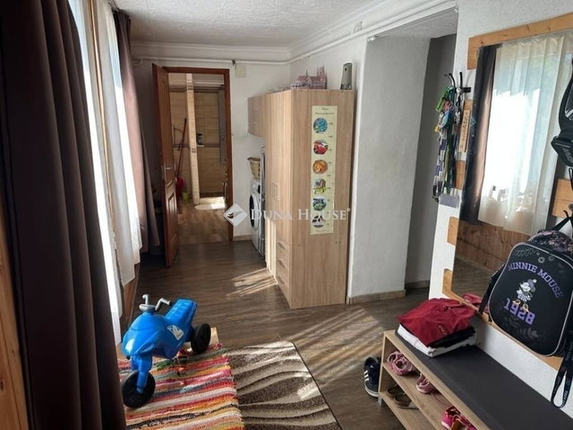 Eladó családi ház, Vecsésen 72.8 M Ft, 6 szobás