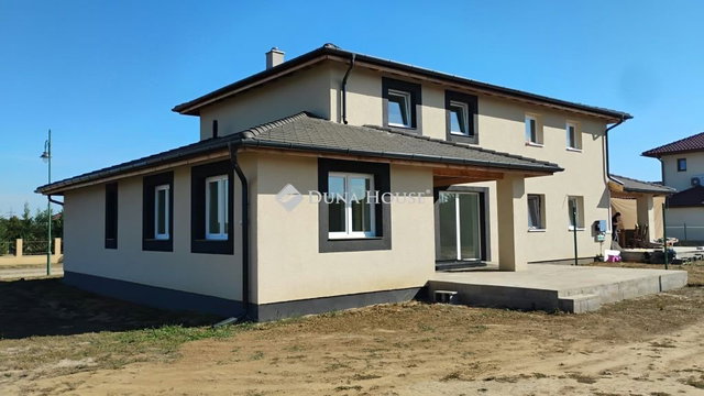 Eladó ikerház, Kaposváron 125 M Ft, 3+2 szobás