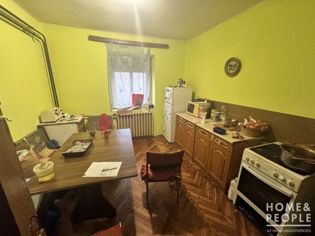 Eladó családi ház, Földeákon 30 M Ft, 4 szobás