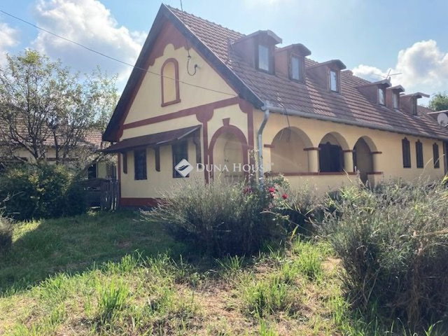 Eladó családi ház, Holládon 83.9 M Ft, 5 szobás