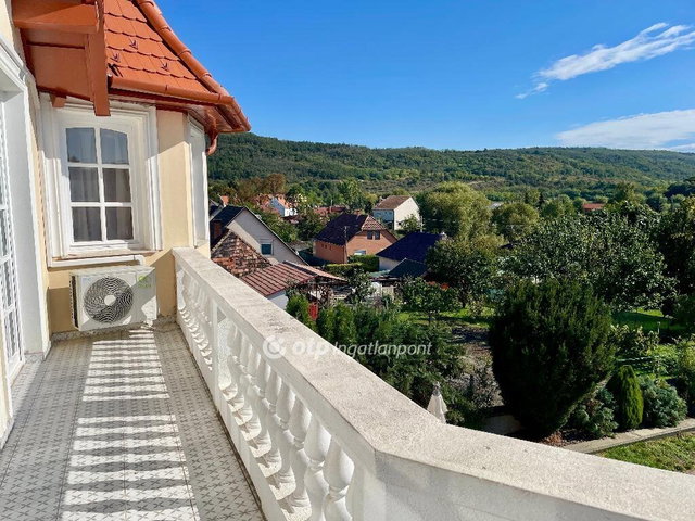 Eladó családi ház, Pencen 119 M Ft, 4+2 szobás