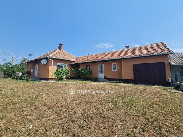 Eladó családi ház, Tiszacsegén 25.9 M Ft, 2 szobás