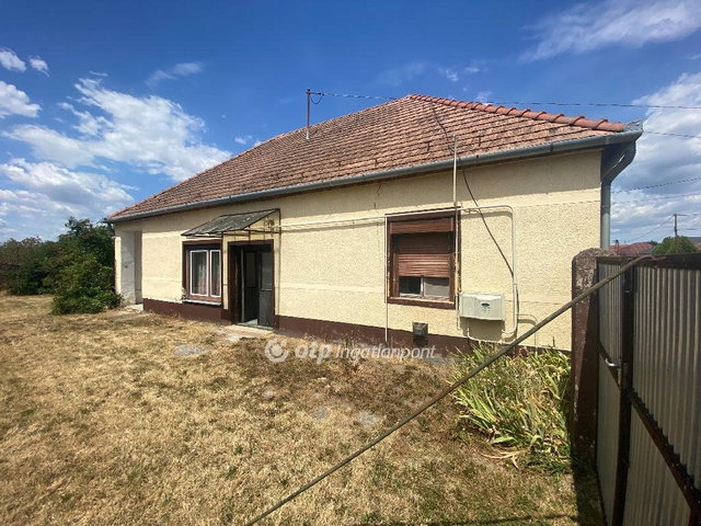 Eladó családi ház, Kónyon 29.99 M Ft, 2 szobás