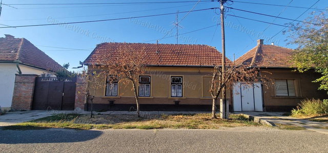 Eladó családi ház, Cegléden 36 M Ft, 2 szobás