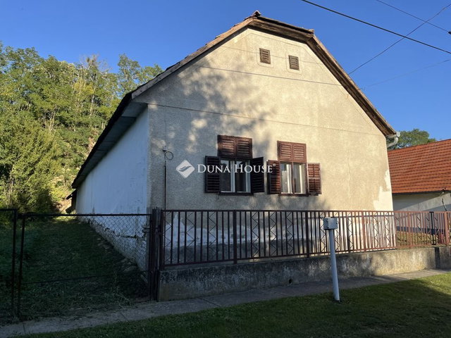 Eladó családi ház, Szakadáton 7.9 M Ft, 3 szobás