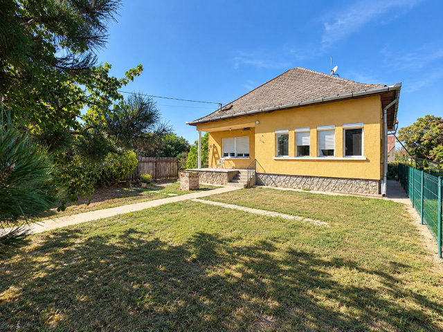 Eladó családi ház, Szigetszentmiklóson 79.9 M Ft, 3 szobás