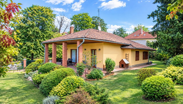 Eladó családi ház, Sárváron 114.9 M Ft, 4 szobás