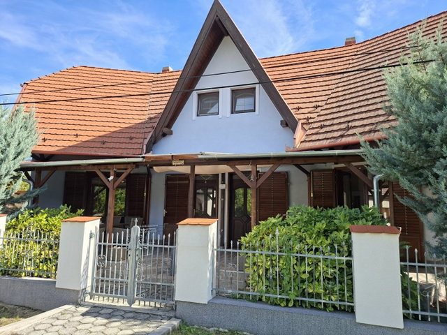 Eladó családi ház, Balatonmáriafürdőn 148 M Ft, 6 szobás