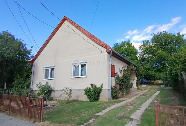 Eladó családi ház, Szennán 42.2 M Ft, 2 szobás