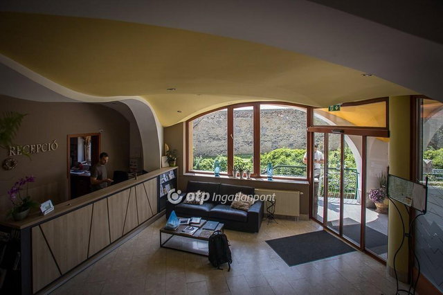 Eladó hotel, Pécsett 1300 M Ft / költözzbe.hu