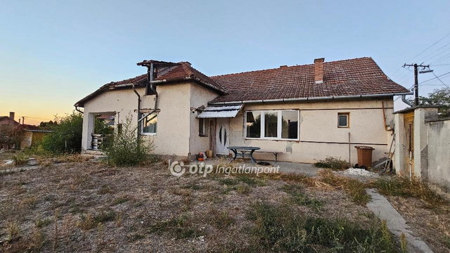 Eladó családi ház, Csongrádon 26 M Ft, 3+1 szobás