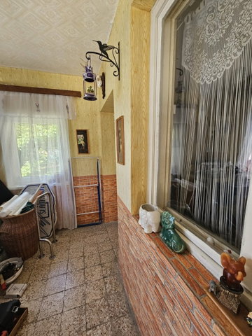 Eladó családi ház, Ajkán 67 M Ft, 4 szobás