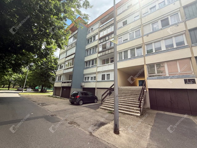 Eladó téglalakás, Szombathelyen 47.9 M Ft, 4 szobás