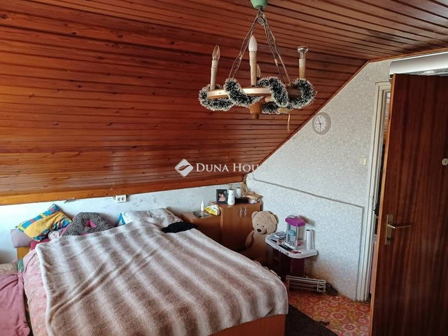Eladó családi ház, Válon 30 M Ft, 3 szobás