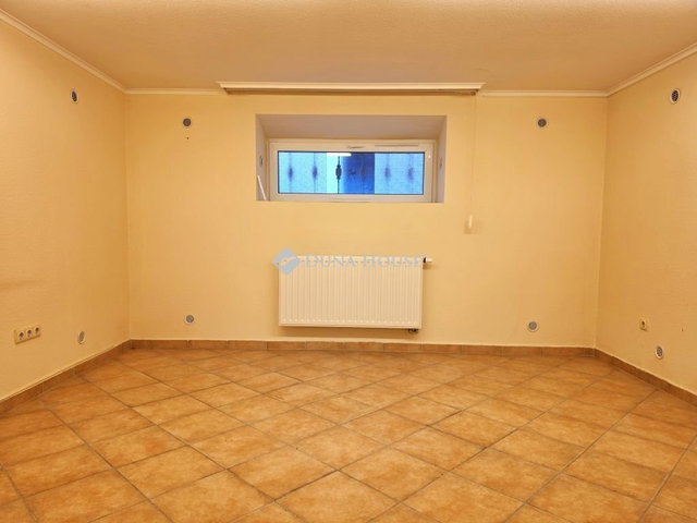 Kiadó iroda, Pécsett 110 E Ft / hó / költözzbe.hu