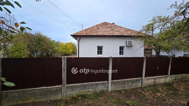 Eladó családi ház, Bárándon 25.5 M Ft, 2 szobás