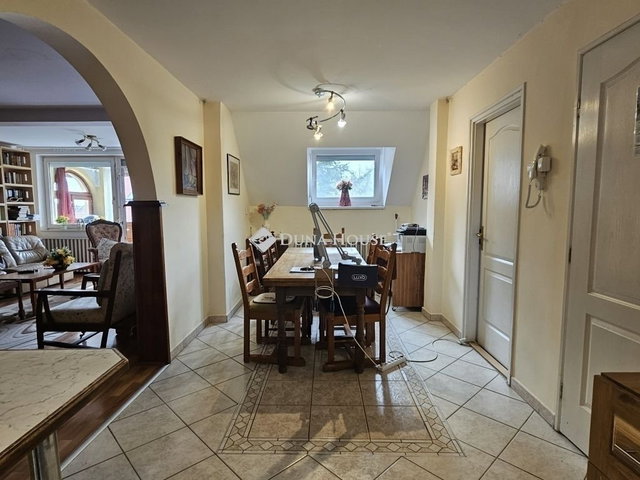 Eladó családi ház, Pécsett 125 M Ft, 7 szobás