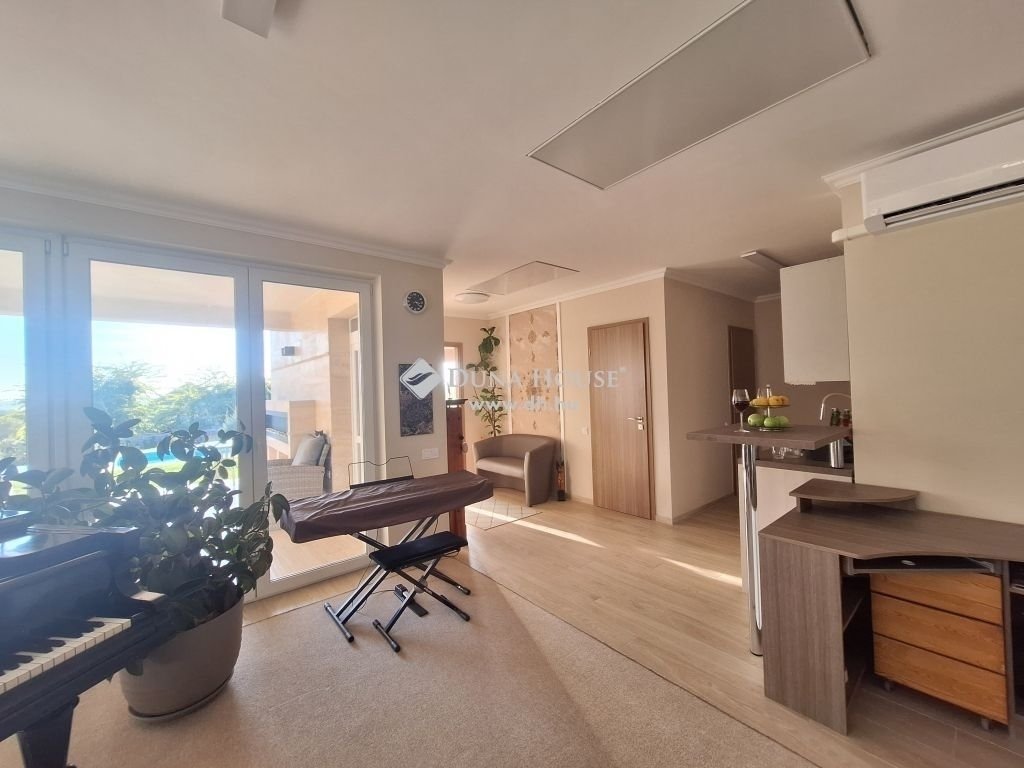 6 bed · 300m² · 265.000.000 ft