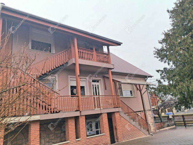 Eladó családi ház, Banán 82 M Ft, 6 szobás