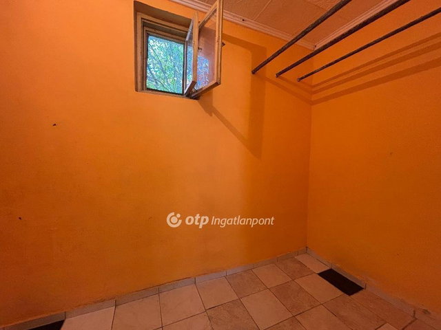 Eladó családi ház, Bakonyságon 20.9 M Ft, 2 szobás