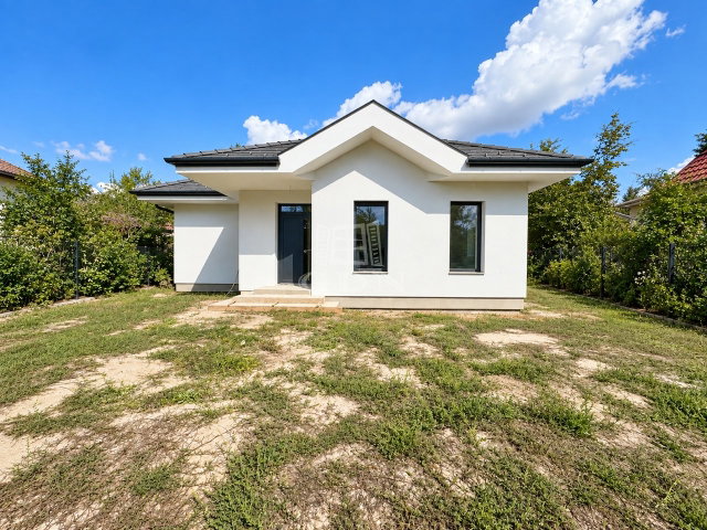Eladó családi ház, Gödön 99.9 M Ft, 3 szobás