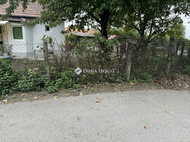 Eladó ikerház, Dorogon, Aradi Vértanúk utcában 65 M Ft
