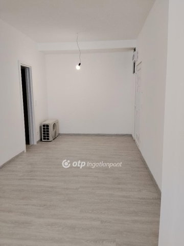 Eladó téglalakás, Budapesten, VI. kerületben 79.9 M Ft, 1 szobás