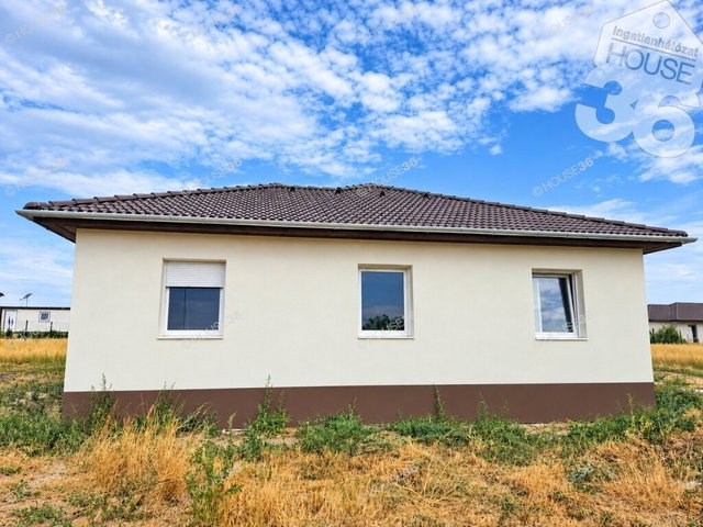 Eladó családi ház, Kunszálláson 89.5 M Ft, 4 szobás