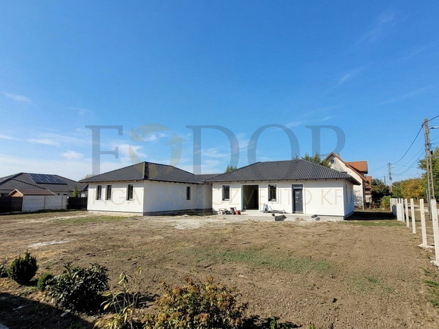 Eladó ikerház, Taksonyon 95 M Ft, 4 szobás / költözzbe.hu
