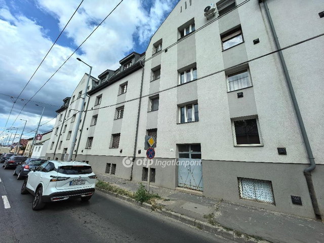 Eladó téglalakás, Debrecenben 59.9 M Ft, 2 szobás