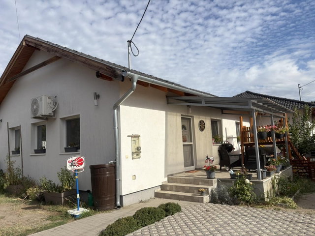 Eladó ikerház, Szigethalmon 85 M Ft, 4 szobás