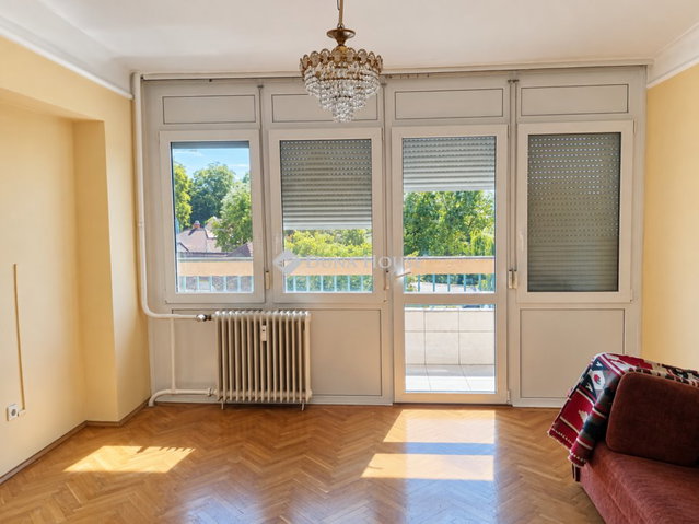 Eladó panellakás, Debrecenben 64.9 M Ft, 3 szobás