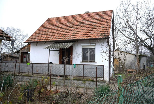 Eladó nyaraló, Szatymazon 27.8 M Ft, 3 szobás